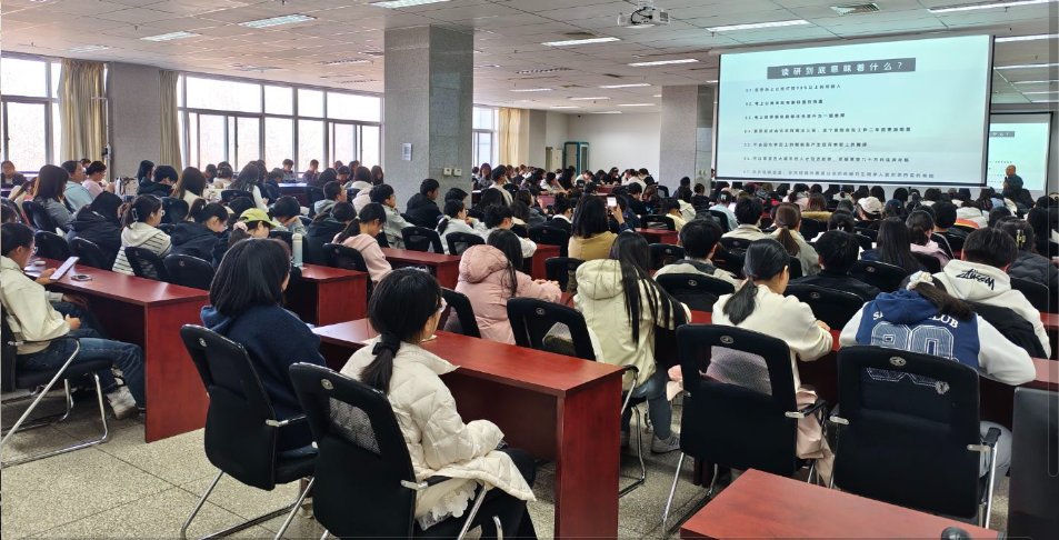 显示AI素养已成为师生普遍关注的热点