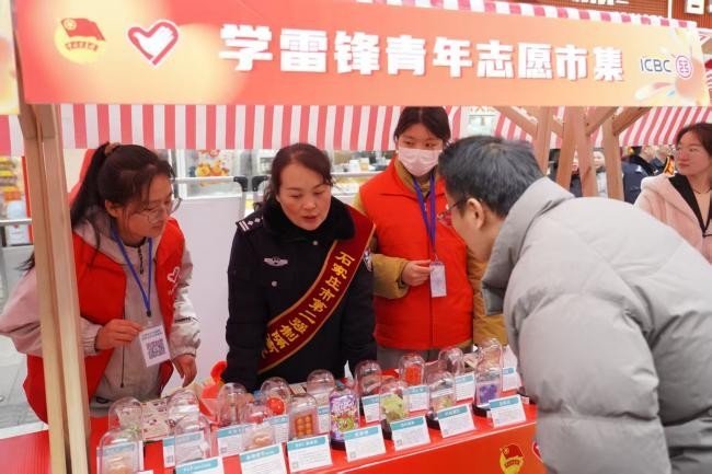 在第63个“学雷锋纪念日”到来之际